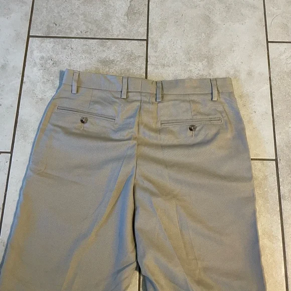 NEW Greg Norman Men’s Khaki Golf Shorts - Picture 5 of 6